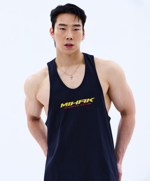 MIHAK(ミハク)の「スポンサー ロゴ ディープ スリーブレス (ネイビー)(Tシャツ/カットソー・メンズ・その他・1/2/3)」の4枚目の写真