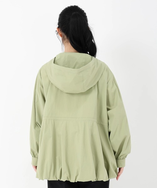 UNIVERVAL MUSE（ユニバーバル ミューズ）の「テクノタフタ_バルーンヘムマウンテンパーカー（マウンテンパーカー・レディース・ベージュ/ライトカーキ/ブラック・2）」の5枚目の写真