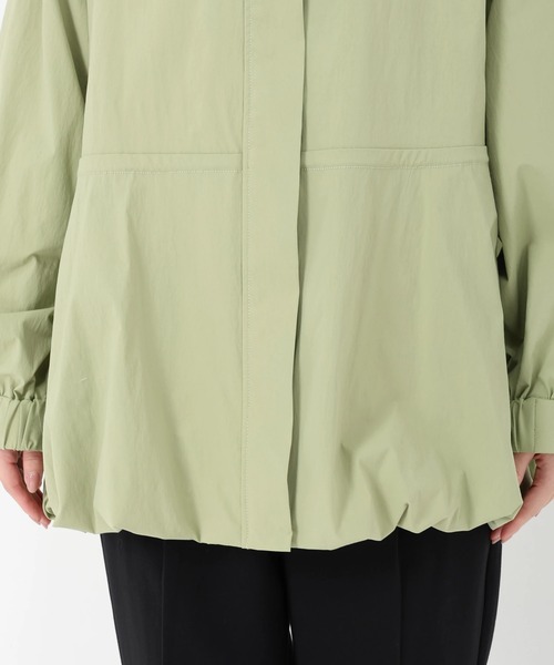 UNIVERVAL MUSE（ユニバーバル ミューズ）の「テクノタフタ_バルーンヘムマウンテンパーカー（マウンテンパーカー・レディース・ベージュ/ライトカーキ/ブラック・2）」の11枚目の写真