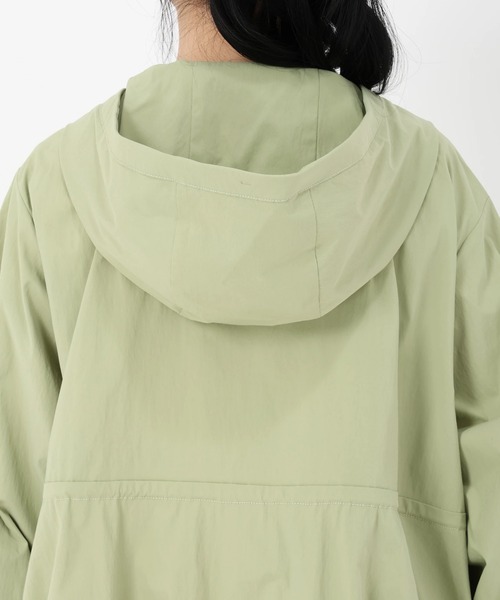 UNIVERVAL MUSE（ユニバーバル ミューズ）の「テクノタフタ_バルーンヘムマウンテンパーカー（マウンテンパーカー・レディース・ベージュ/ライトカーキ/ブラック・2）」の8枚目の写真