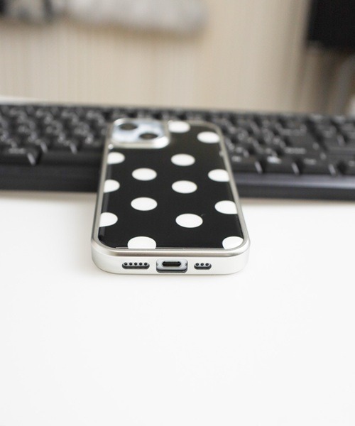 Vini（ヴィニ）の「【Vini】光沢 ドットの iPhoneケース  iPhone14/iPhone15/iPhone16/iPhone17（スマホケース/カバー・レディース・ブラック・iPhone 13/iPhone 14/iPhone 15/iPhone 16/iPhone 17）」の4枚目の写真