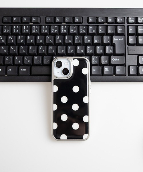 Vini（ヴィニ）の「【Vini】光沢 ドットの iPhoneケース  iPhone14/iPhone15/iPhone16/iPhone17（スマホケース/カバー・レディース・ブラック・iPhone 13/iPhone 14/iPhone 15/iPhone 16/iPhone 17）」の3枚目の写真