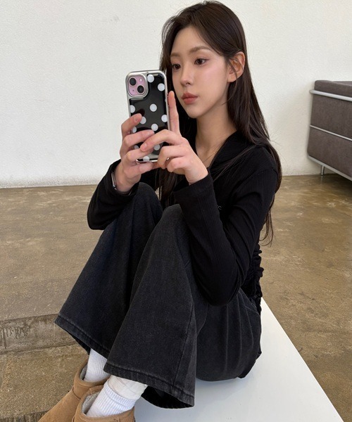 Vini（ヴィニ）の「【Vini】光沢 ドットの iPhoneケース  iPhone14/iPhone15/iPhone16/iPhone17（スマホケース/カバー・レディース・ブラック・iPhone 13/iPhone 14/iPhone 15/iPhone 16/iPhone 17）」の7枚目の写真