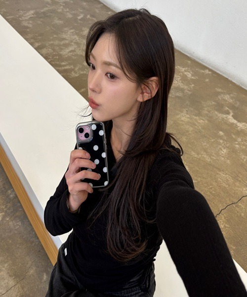 Vini（ヴィニ）の「【Vini】光沢 ドットの iPhoneケース  iPhone14/iPhone15/iPhone16/iPhone17（スマホケース/カバー・レディース・ブラック・iPhone 13/iPhone 14/iPhone 15/iPhone 16/iPhone 17）」の8枚目の写真