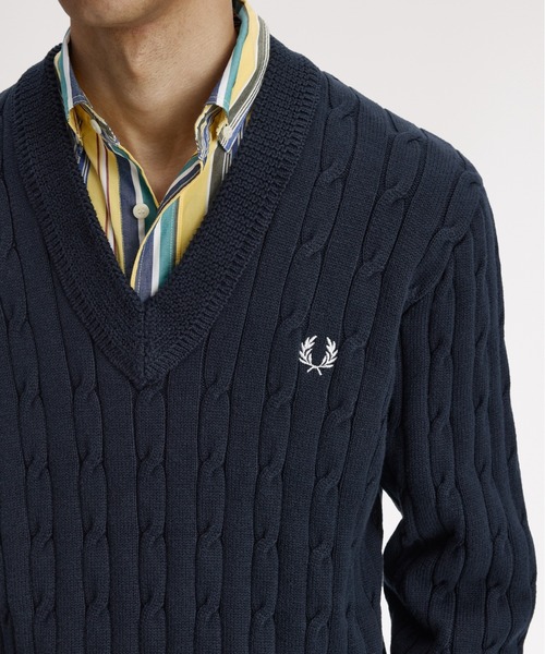 FRED PERRY(フレッドペリー)の「Cable Knit V-Neck Jumper/ケーブルニットVネックニット(ニット/セーター・メンズ・ネイビー・S/M/L)」の5枚目の写真