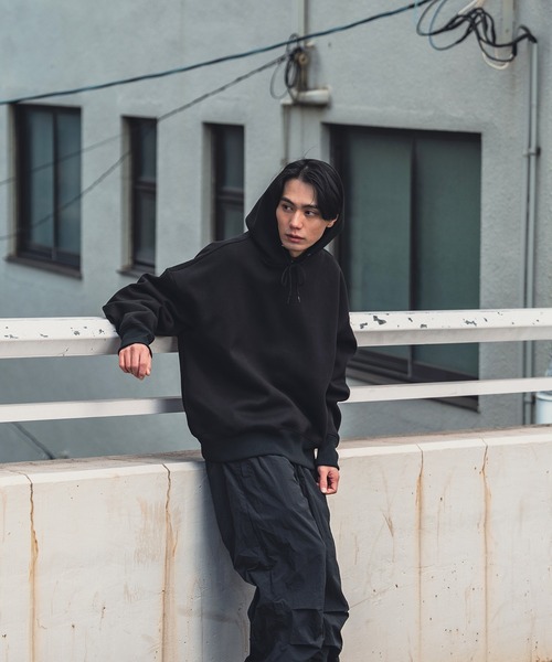 KiU（キウ）の「ウォーターリペレントパーカー（パーカー・メンズ・サックスブルー/オフホワイト/ブラック・LARGE/X-LARGE/MEDIUM）」の7枚目の写真