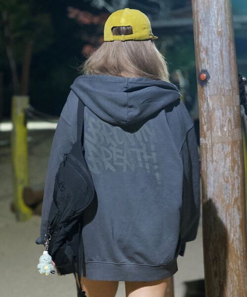 BROWNBREATH(ブラウンブレス)の「PIGMENT TAG HOOD ZIP UP - KHAKI(パーカー・レディース・その他・XL)」の3枚目の写真