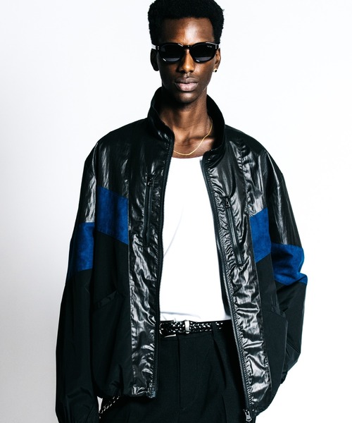 CRIMIE（クライミー）の「HYBRID TRACK JACKET _ LUX FAKE SUEDE PANEL（ブルゾン・メンズ・ブラック×ブルー/ブラック・XXL/XL/L/M）」の2枚目の写真