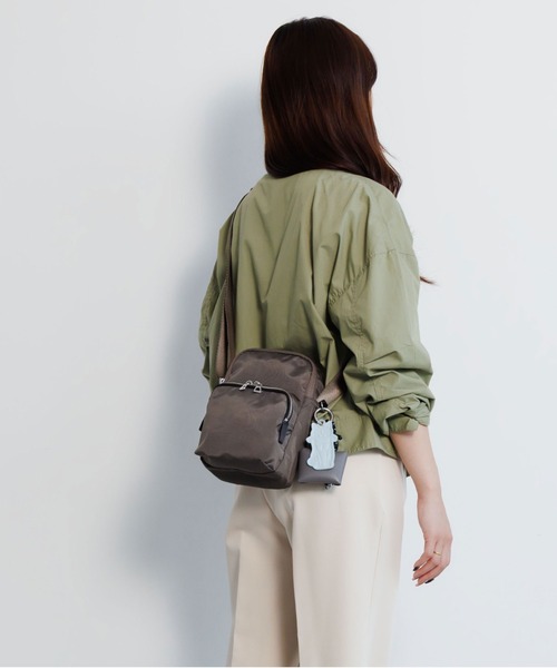 ace.（エース）の「ショルダーバッグ フィカス 4L ace.×HAyU 19101（ショルダーバッグ・レディース・ブラック/チャコール/ライトグレー・FREE）」の3枚目の写真