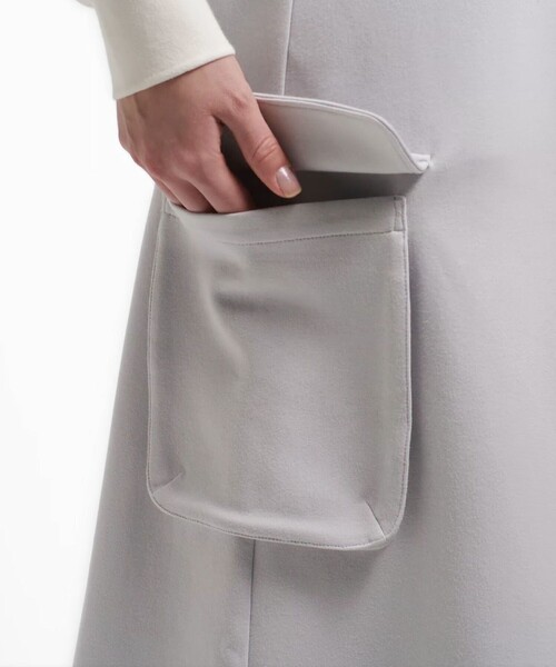 LACOSTE（ラコステ）の「ダブルフェイスジャージ マキシ丈カーゴフレアスカート（スカート・レディース・ライトグレー・40/38/36/34）」の3枚目の写真