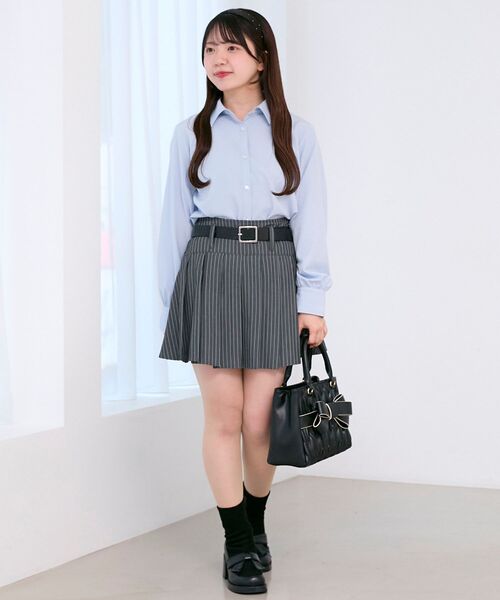 MAJESTIC LEGON(マジェスティックレゴン)の「ワンポイントロゴ刺繍シャツ(シャツ/ブラウス・レディース・サックスブルー・MEDIUM)」の2枚目の写真