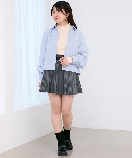 MAJESTIC LEGON(マジェスティックレゴン)の「ワンポイントロゴ刺繍シャツ(シャツ/ブラウス・レディース・サックスブルー・MEDIUM)」の3枚目の写真