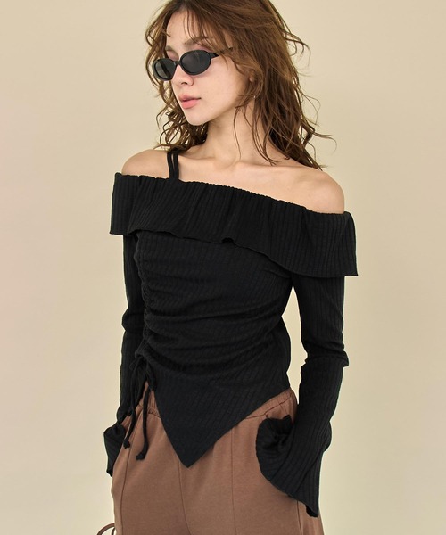 ANAP（アナップ）の「フレアスリーブ ギャザーデザイン オフショルダー リブ トップス（Tシャツ/カットソー・レディース・ブラック/ホワイト/ブルー・F）」の2枚目の写真