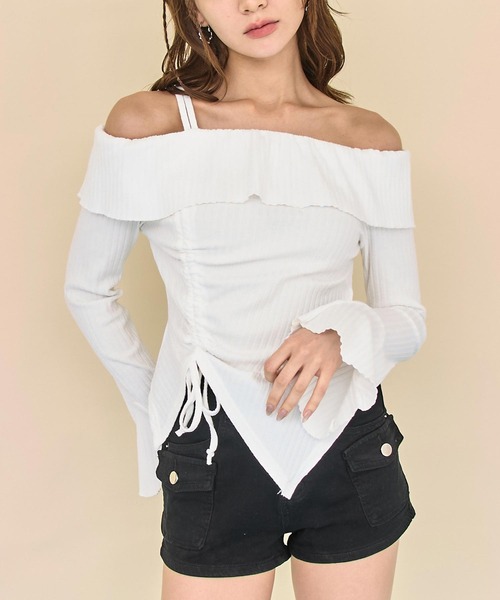 ANAP（アナップ）の「フレアスリーブ ギャザーデザイン オフショルダー リブ トップス（Tシャツ/カットソー・レディース・ブラック/ホワイト/ブルー・F）」の4枚目の写真
