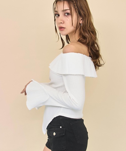 ANAP（アナップ）の「フレアスリーブ ギャザーデザイン オフショルダー リブ トップス（Tシャツ/カットソー・レディース・ブラック/ホワイト/ブルー・F）」の5枚目の写真