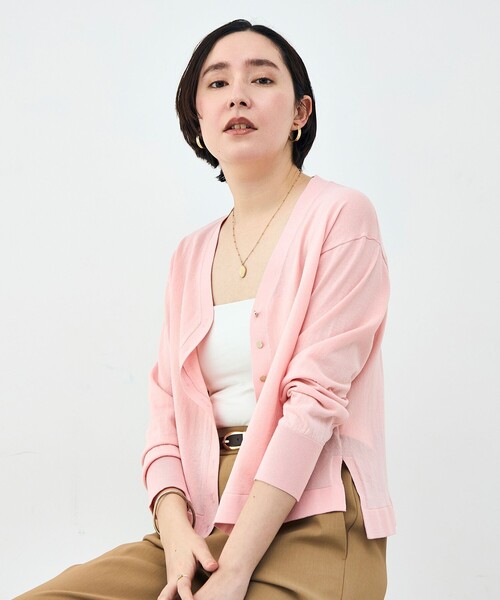NOLLEY’S(ノーリーズ)の「【一部WEB限定カラー】《手洗い可能》エアリータッチゆったりVネックカーディガン(カーディガン/ボレロ・レディース・ブラック/ベビーピンク/オフホワイト/オレンジ/ネイビー/グリーン/ブラウン・38)」の6枚目の写真