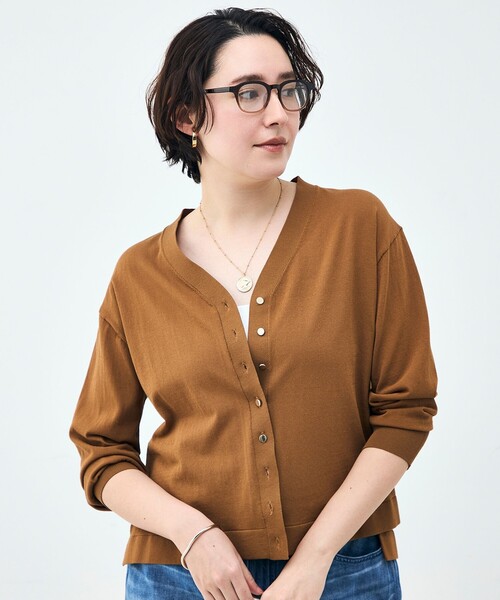 NOLLEY’S(ノーリーズ)の「【一部WEB限定カラー】《手洗い可能》エアリータッチゆったりVネックカーディガン(カーディガン/ボレロ・レディース・ブラック/ベビーピンク/オフホワイト/オレンジ/ネイビー/グリーン/ブラウン・38)」の3枚目の写真