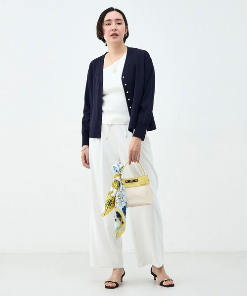 NOLLEY’S(ノーリーズ)の「【一部WEB限定カラー】《手洗い可能》エアリータッチゆったりVネックカーディガン(カーディガン/ボレロ・レディース・ブラック/ベビーピンク/オフホワイト/オレンジ/ネイビー/グリーン/ブラウン・38)」の9枚目の写真