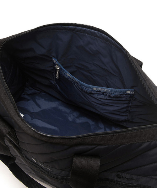 LeSportsac(レスポートサック)の「DELUXE MED WEEKENDER ラインデボスブラック(ボストンバッグ・レディース・ブラック・FREE)」の12枚目の写真