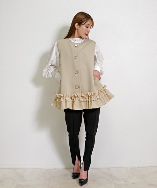 RAPASTEL（ラパステル）の「裾フリル ミドル丈ジレベスト / レイヤード 体型カバー（ベスト・レディース・ライトベージュ/ブラック/ネイビー・FREE）」の10枚目の写真