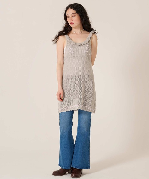 TINA:JOJUN(ティーナジョジュン)の「ハンド刺繍入り 透かし編み ニットワンピース TINA:JOJUN(ワンピース・レディース・アイボリー/グレー・M)」の2枚目の写真