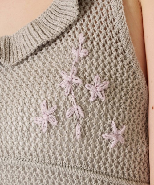 TINA:JOJUN(ティーナジョジュン)の「ハンド刺繍入り 透かし編み ニットワンピース TINA:JOJUN(ワンピース・レディース・アイボリー/グレー・M)」の16枚目の写真