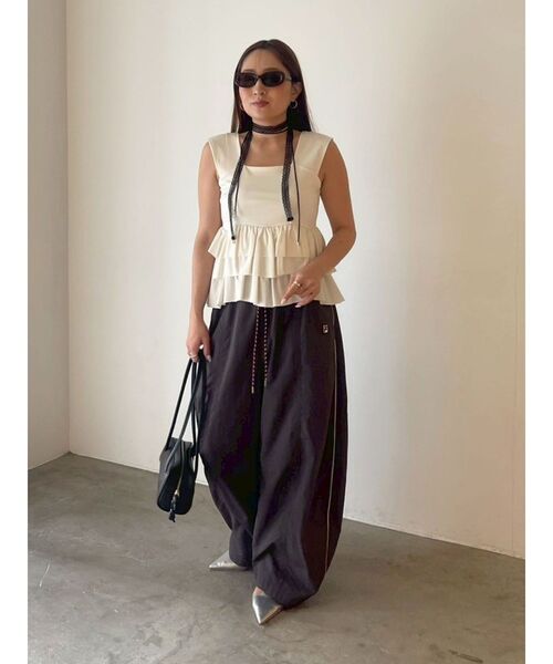 LAGUNAMOON（ラグナムーン）の「カーブペプラムカットノースリトップス（タンクトップ・レディース・ホワイト/ブラック/ブラウン・FREE）」の18枚目の写真