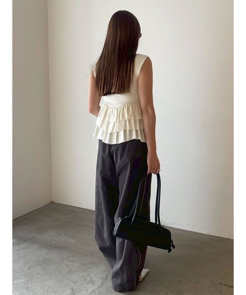 LAGUNAMOON（ラグナムーン）の「カーブペプラムカットノースリトップス（タンクトップ・レディース・ホワイト/ブラック/ブラウン・FREE）」の21枚目の写真