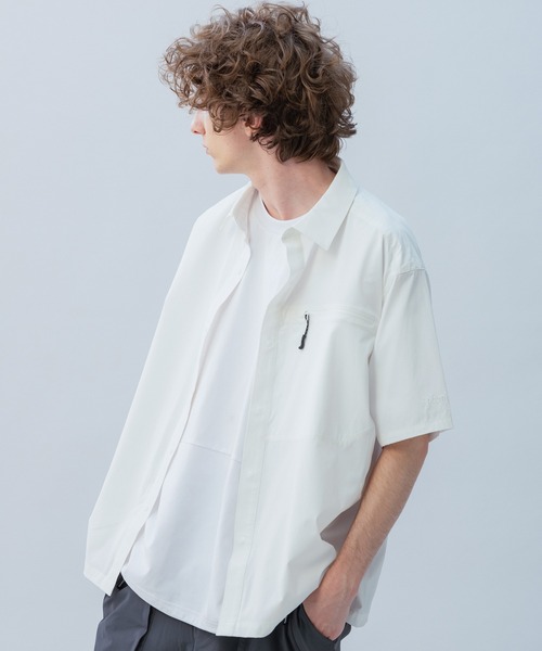 +phenix(プラスフェニックス)の「+phenix(プラスフェニックス) AIRFLOW SHORT SLEEVE SHIRT / エアフロー ショートスリーブシャツ(シャツ/ブラウス・メンズ・ブラック/ホワイト/チャコール・M/XL/L)」の5枚目の写真