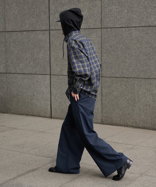 Perushu(ペルーシュ)の「SAILOR STYLE ASYMMETRIC BUTTON WIDE SLACKS/セーラーデザインアシンメトリーボタンワイドスラックス(スラックス・メンズ・ネイビー/カーキ・LARGE/SMALL/MEDIUM)」の4枚目の写真
