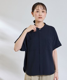 CROSS FUNCTION（クロスファンクション）の「《防シワ》サマナチュラリュクス ダブルポケットバンドカラーブラウス【CROSS FUNCTION/クロスファンクション】（シャツ/ブラウス）」