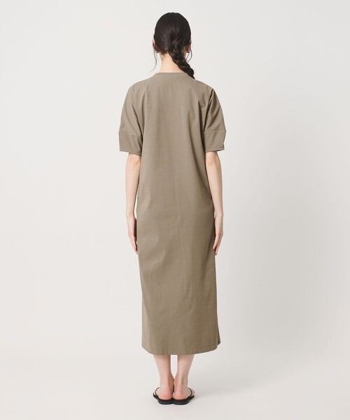 BEAUTY&YOUTH UNITED ARROWS（ビューティーアンドユースユナイテッドアローズ）の「【WEB限定 Wardrobe DAILY MINIMAL】パフスリーブ カットワンピース UVカット 接触冷感（ワンピース・レディース・ブラック/レッド/ダークブラウン/モカ・FREE）」の18枚目の写真