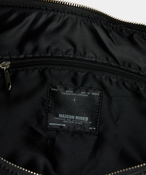MAISON MINED（メゾンミネド）の「BIG SIDE STRAP HOBO BAG BLACK（メッセンジャーバッグ・メンズ・その他・FREE）」の10枚目の写真