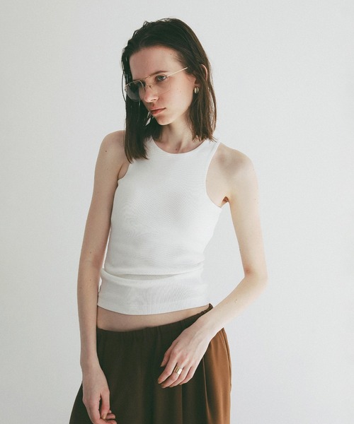 CLANE(クラネ)の「BACK SHEER TANK TOPS(タンクトップ・レディース・ホワイト/ベージュ/ブラック・1/2)」の8枚目の写真