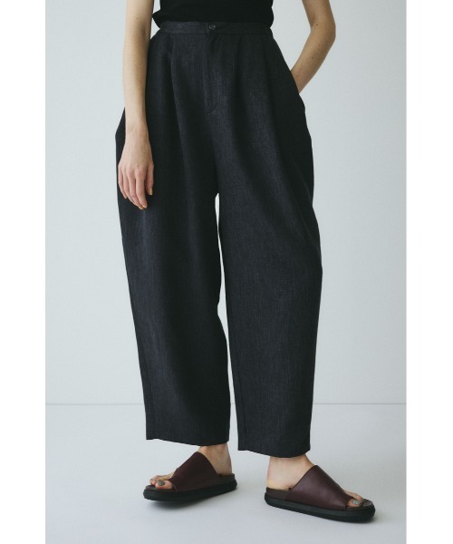 HeRIN.CYE(ヘリンドットサイ)の「Tweed butcher tuck pants / ツイードブッチャータックパンツ(スラックス・レディース・ブラック/ライトブルー/ベージュ・36/38)」の2枚目の写真