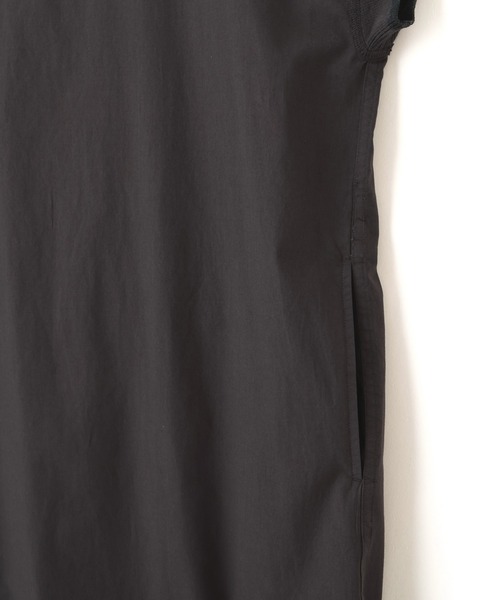 MHL.(エムエイチエル)の「GARMENT DYED COTTON POPLIN(ワンピース・レディース・ライム/チャコール・2/1)」の5枚目の写真