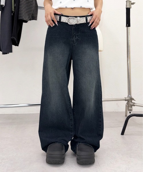 sedacle(セダクル)の「配色刺繍ストレートスラブデニム(デニムパンツ・レディース・ブラック/インディゴブルー/ライトインディゴブルー/ブラック系その他・SMALL/LARGE/MEDIUM)」の1枚目の写真