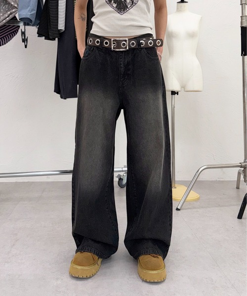 sedacle(セダクル)の「配色刺繍ストレートスラブデニム(デニムパンツ・レディース・ブラック/インディゴブルー/ライトインディゴブルー/ブラック系その他・SMALL/LARGE/MEDIUM)」の2枚目の写真