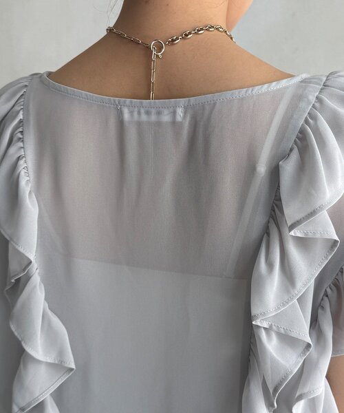 DouDou（ドゥドゥ）の「【WEB限定】フリルタンクブラウス（シャツ/ブラウス・レディース・ブラック/オフホワイト/ライトグレー・FREE）」の4枚目の写真