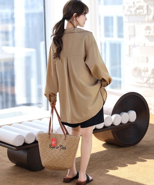 TeddyShop(テディショップ)の「【水陸両用/サイドスリット入り/ヨーク切替え/軽量】長袖 オーバーシャツライク 開襟 ラッシュガード シャツ レディース(ラッシュガード・レディース・ホワイト/ベージュ/ライトブルー/ブラック/イエロー/ブルー系その他・M/L/S)」の14枚目の写真