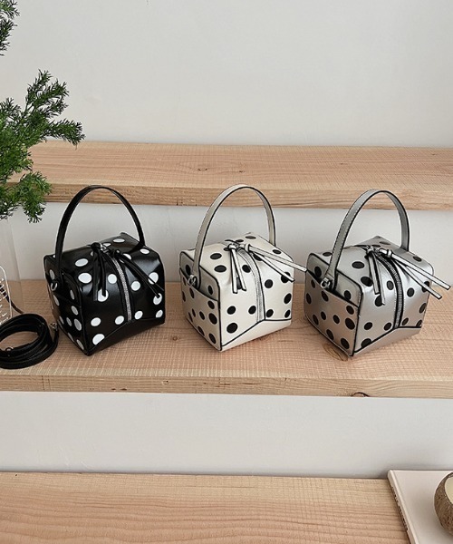 Vipoa（ヴィポア）の「Square polka dot shoulder handbag（ショルダーバッグ・レディース・シルバー/ブラック/ホワイト・FREE）」の18枚目の写真