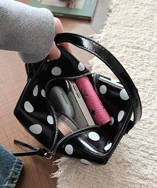 Vipoa（ヴィポア）の「Square polka dot shoulder handbag（ショルダーバッグ・レディース・シルバー/ブラック/ホワイト・FREE）」の11枚目の写真