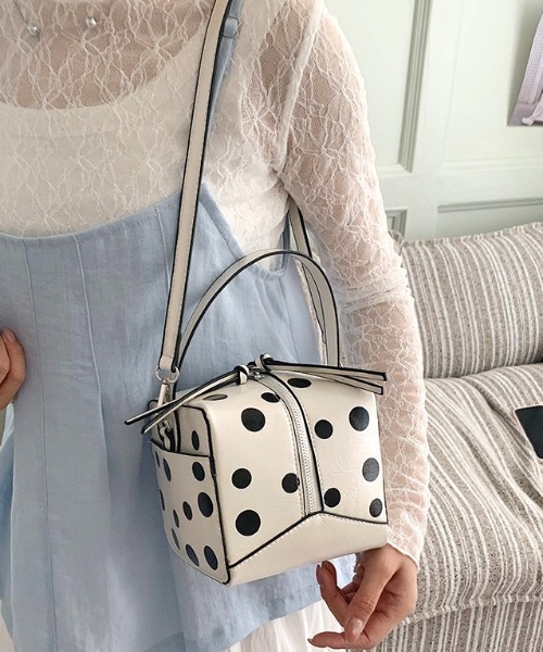 Vipoa（ヴィポア）の「Square polka dot shoulder handbag（ショルダーバッグ・レディース・シルバー/ブラック/ホワイト・FREE）」の6枚目の写真