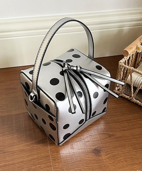 Vipoa（ヴィポア）の「Square polka dot shoulder handbag（ショルダーバッグ・レディース・シルバー/ブラック/ホワイト・FREE）」の16枚目の写真