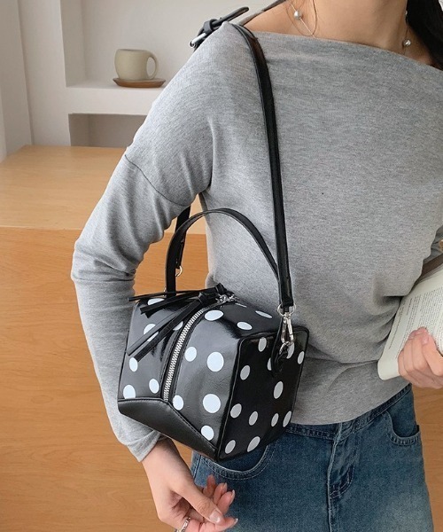 Vipoa（ヴィポア）の「Square polka dot shoulder handbag（ショルダーバッグ・レディース・シルバー/ブラック/ホワイト・FREE）」の9枚目の写真