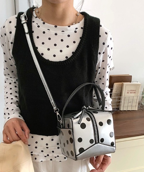 Vipoa（ヴィポア）の「Square polka dot shoulder handbag（ショルダーバッグ・レディース・シルバー/ブラック/ホワイト・FREE）」の13枚目の写真