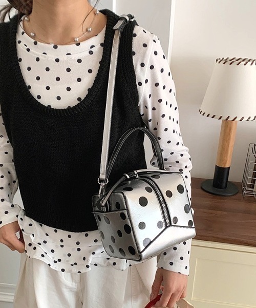 Vipoa（ヴィポア）の「Square polka dot shoulder handbag（ショルダーバッグ・レディース・シルバー/ブラック/ホワイト・FREE）」の15枚目の写真