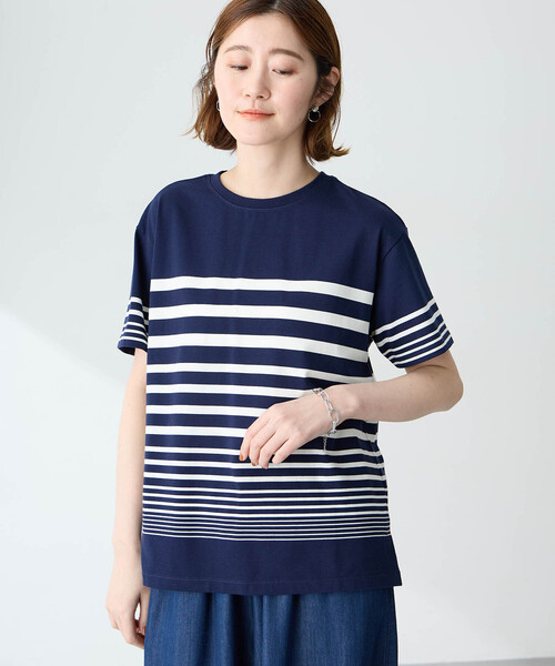 Petit Honfleur(プチオンフルール)の「パネルボーダーTシャツ【接触冷感・UVカット・オーガニックコットンブレンド】(Tシャツ/カットソー・レディース・ホワイト/ネイビー・M/L)」の3枚目の写真