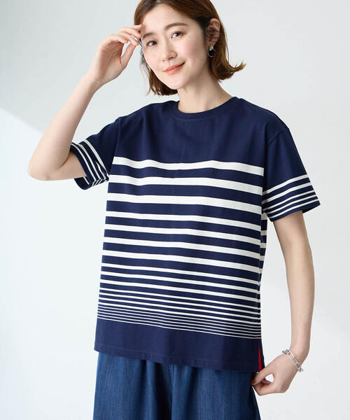 Petit Honfleur(プチオンフルール)の「パネルボーダーTシャツ【接触冷感・UVカット・オーガニックコットンブレンド】(Tシャツ/カットソー・レディース・ホワイト/ネイビー・M/L)」の2枚目の写真