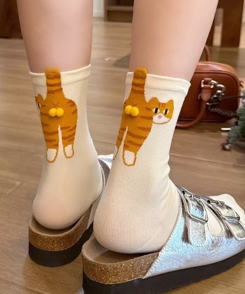 boemy(ボエミー)の「猫のおしり デザインソックス(ソックス/靴下・レディース・ホワイト/ブラック・FREE)」の1枚目の写真